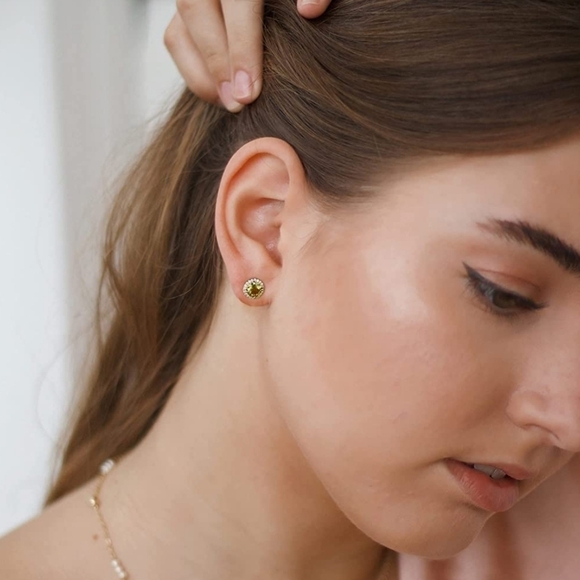 August 18k White Gold Peridot Birthstone Diamond Halo Stud Earrings S925 Gem - Picture 2 of 5